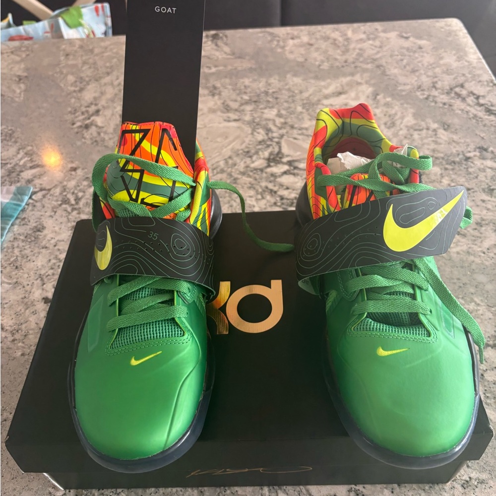 Nike Green and Yellow Athletic Shoes Vibrant Design